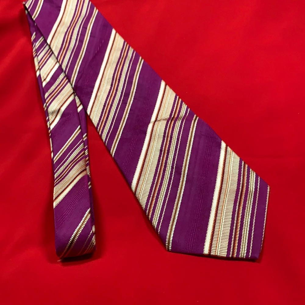 Bugatchi Uomo silk magenta and gold tie!!